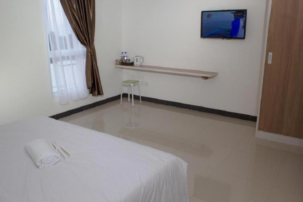 Hotel Royal Manado Buitenkant foto