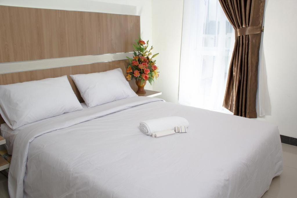 Hotel Royal Manado Buitenkant foto