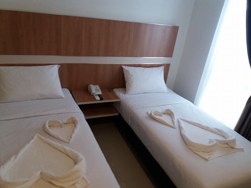 Hotel Royal Manado Buitenkant foto