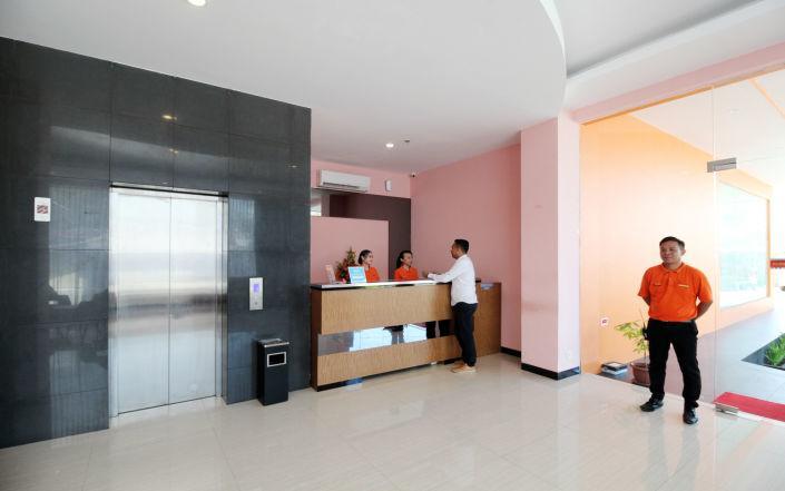 Hotel Royal Manado Buitenkant foto