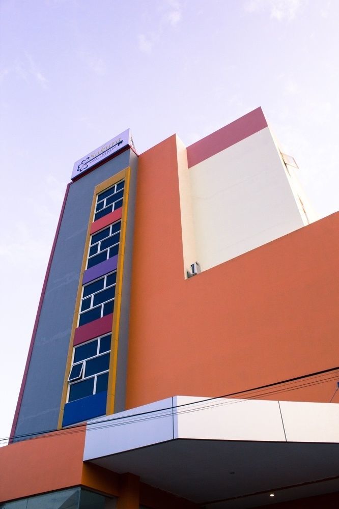 Hotel Royal Manado Buitenkant foto