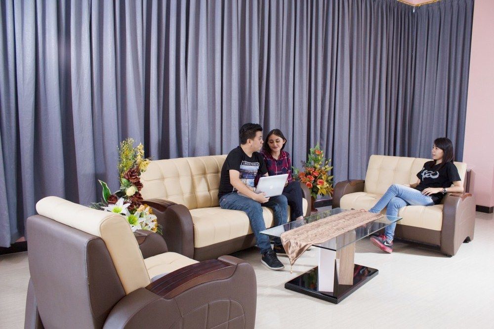Hotel Royal Manado Buitenkant foto