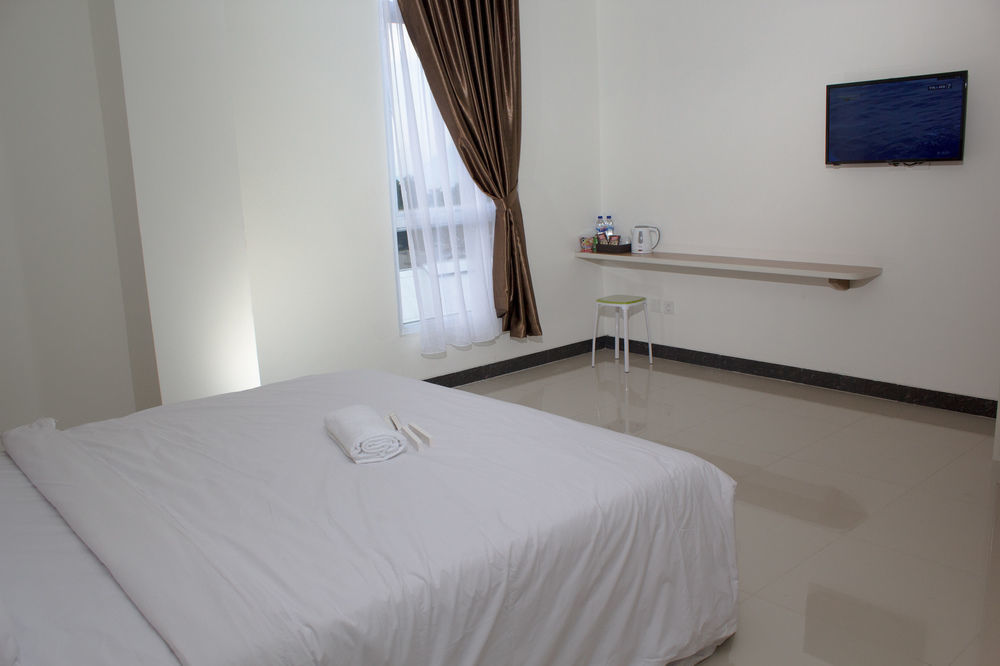 Hotel Royal Manado Buitenkant foto