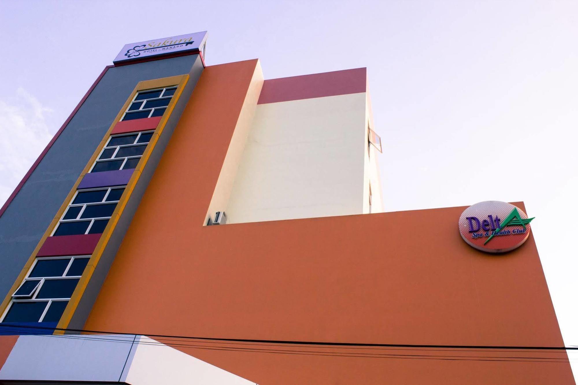 Hotel Royal Manado Buitenkant foto