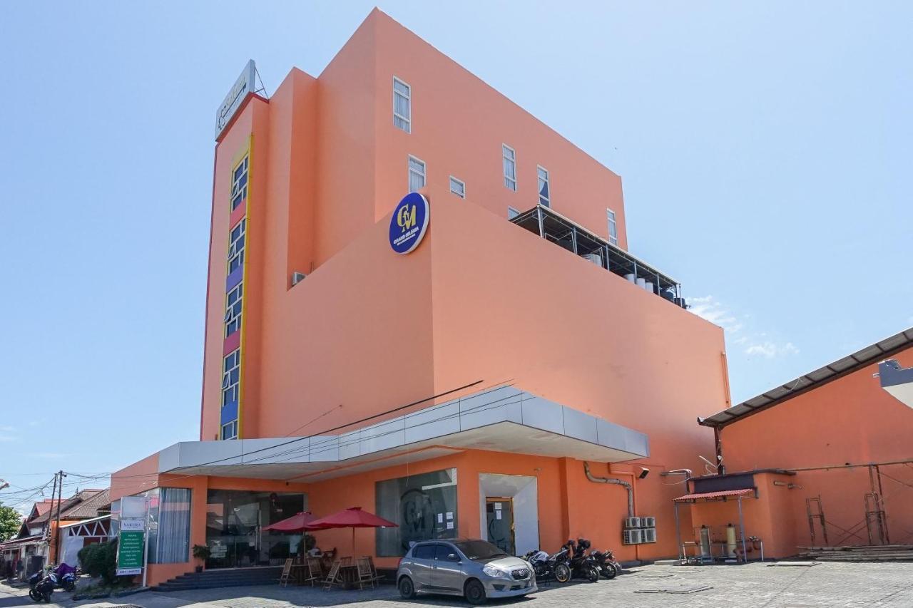 Hotel Royal Manado Buitenkant foto