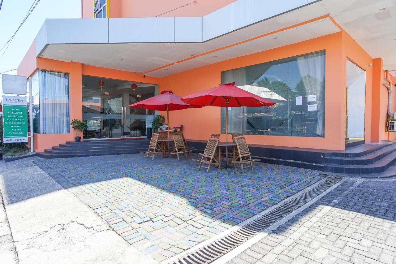 Hotel Royal Manado Buitenkant foto