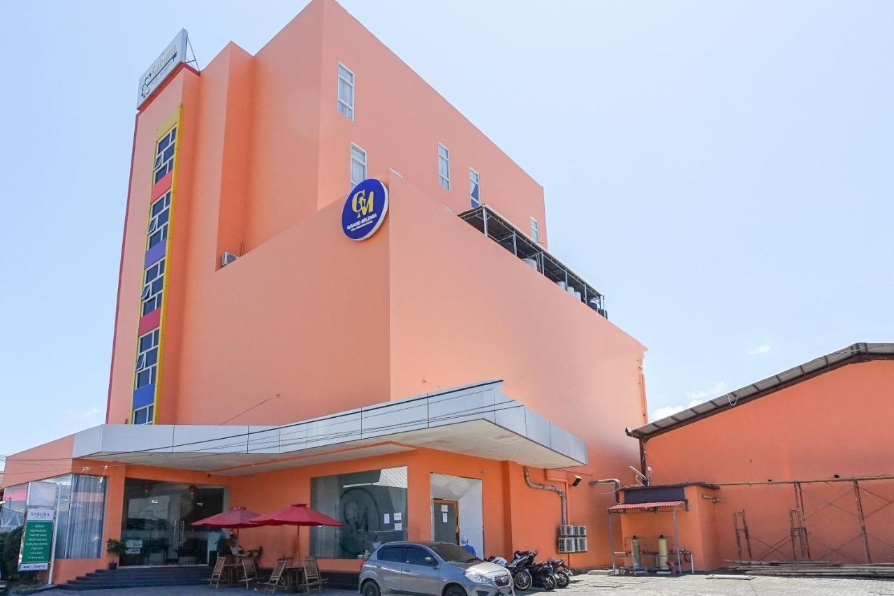 Hotel Royal Manado Buitenkant foto