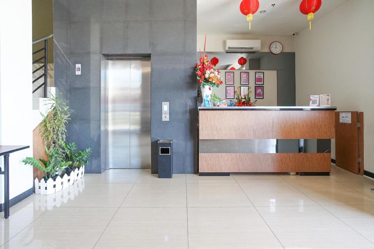 Hotel Royal Manado Buitenkant foto