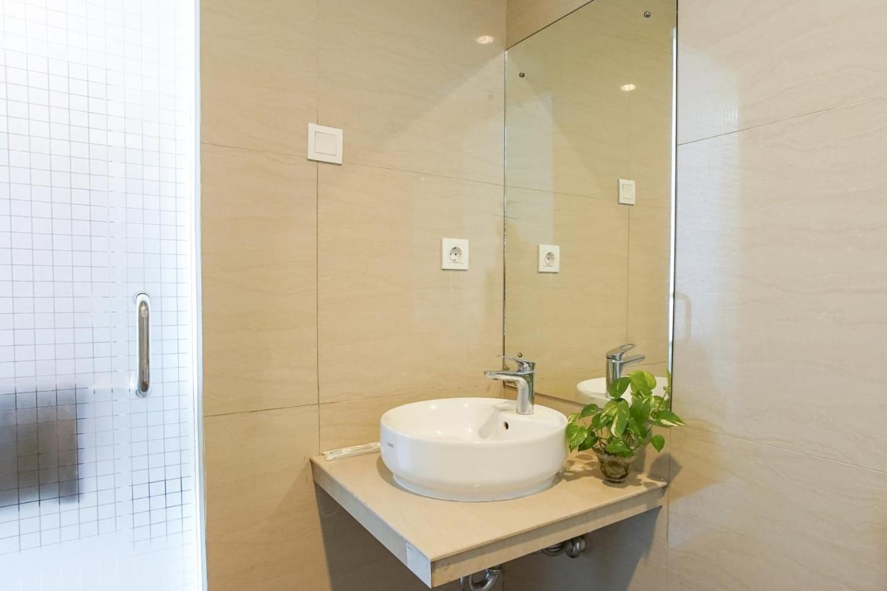Hotel Royal Manado Buitenkant foto