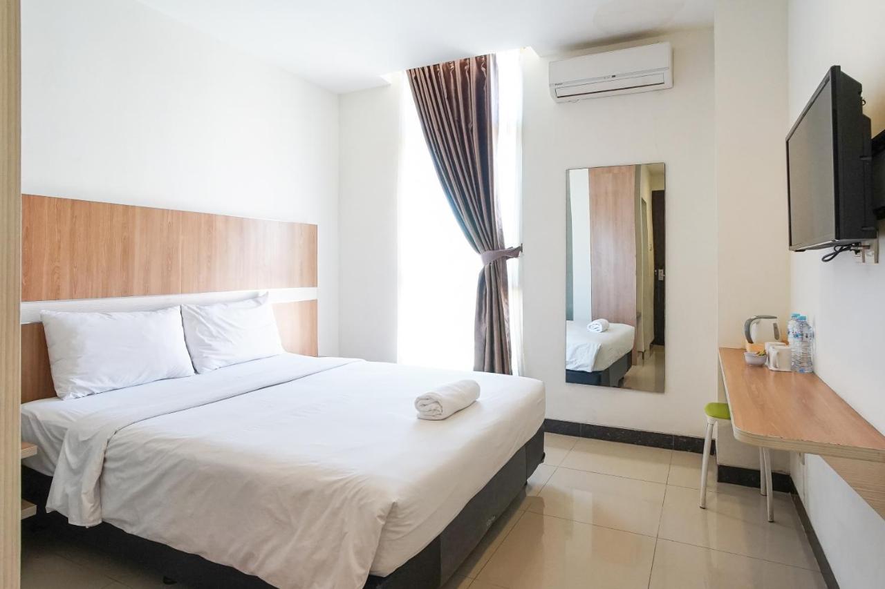 Hotel Royal Manado Buitenkant foto