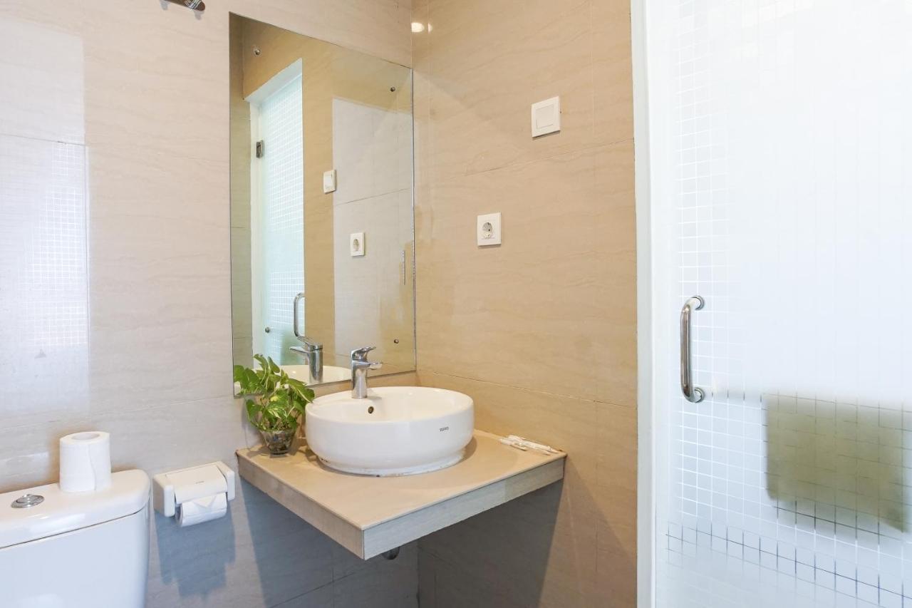 Hotel Royal Manado Buitenkant foto
