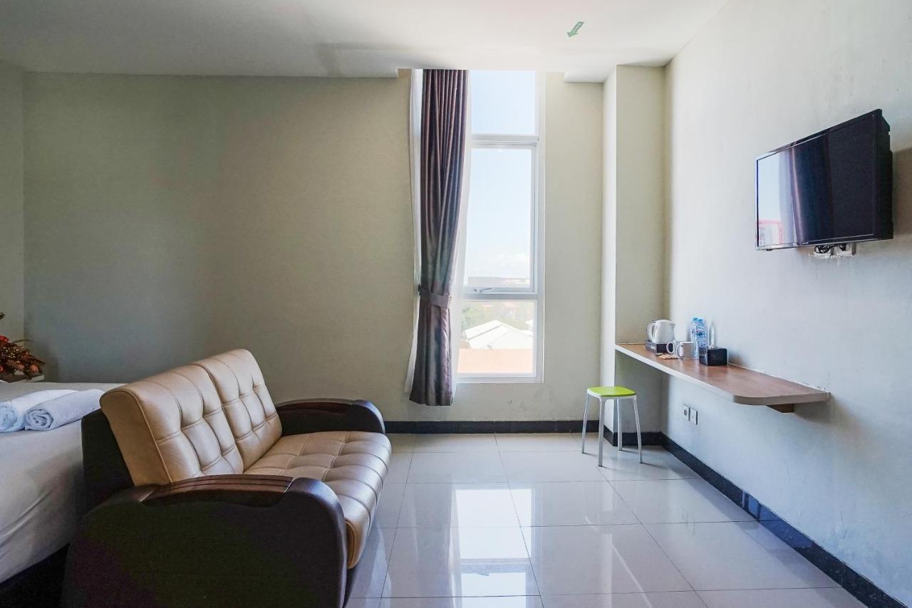 Hotel Royal Manado Buitenkant foto