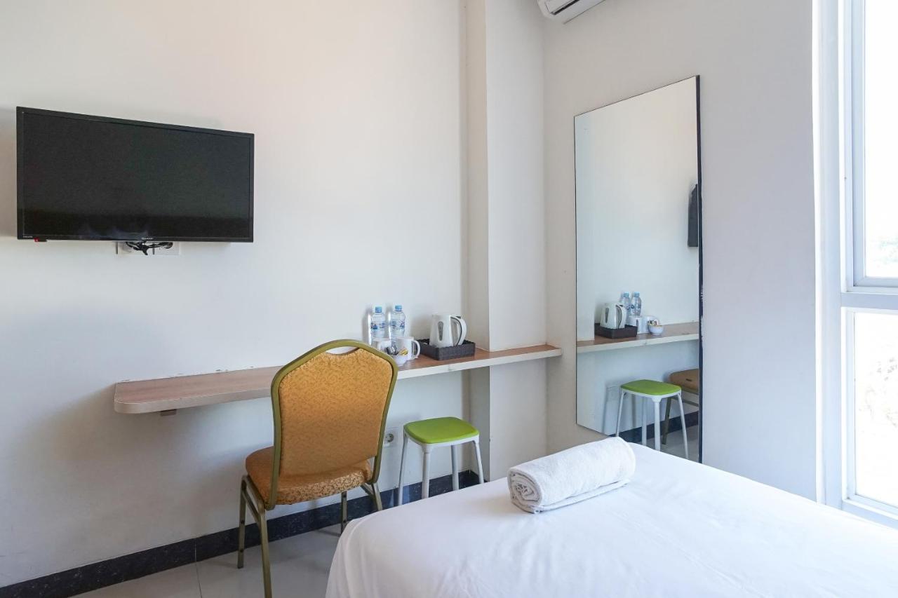 Hotel Royal Manado Buitenkant foto