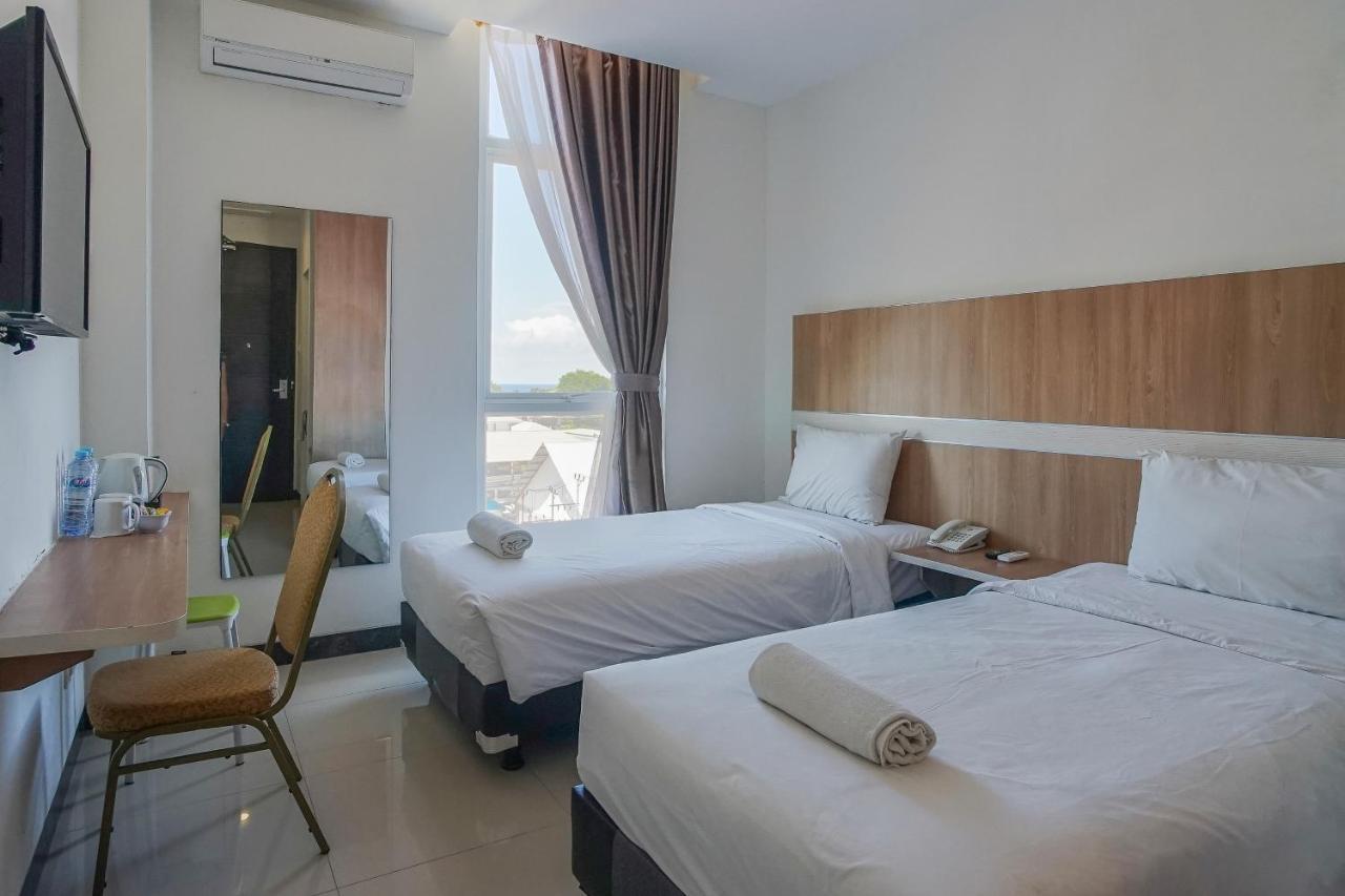 Hotel Royal Manado Buitenkant foto