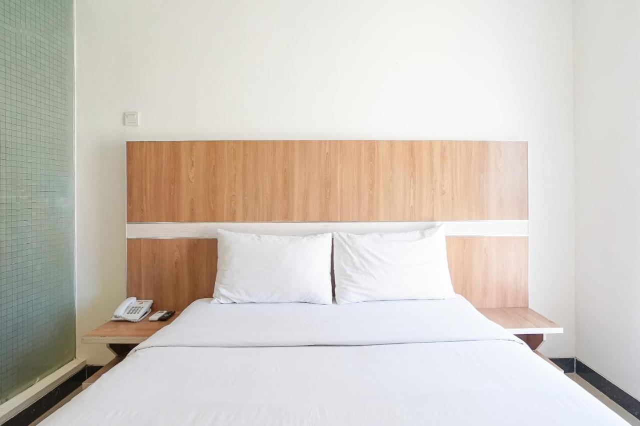 Hotel Royal Manado Buitenkant foto