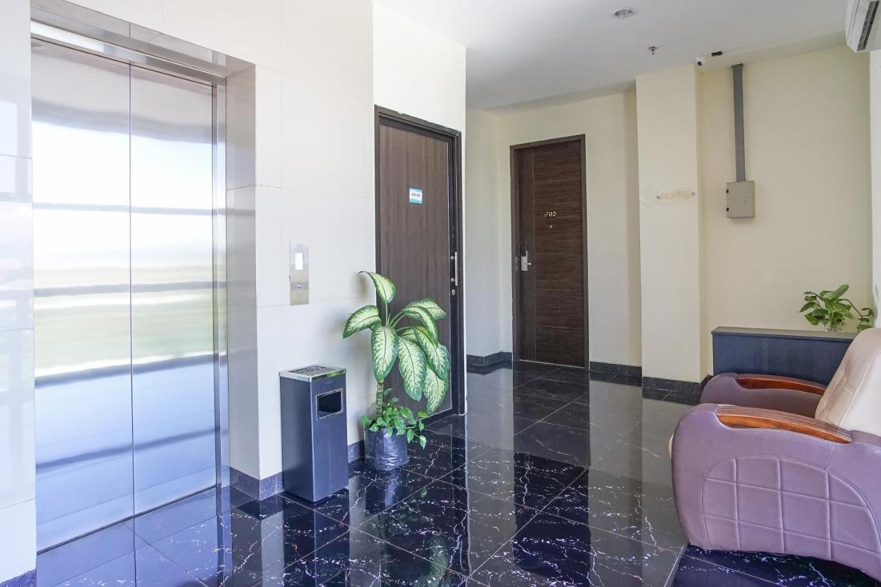 Hotel Royal Manado Buitenkant foto